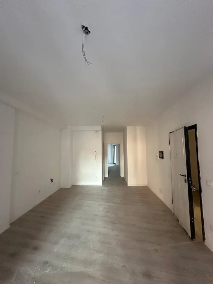 Tirane, shitet apartament 1+1+Aneks+Ballkon Kati 2, 77 m² 157.800 € (Pazari Ri)