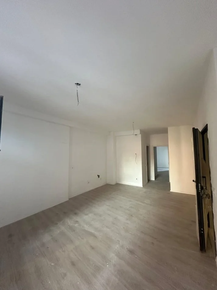 Tirane, shitet apartament 1+1+Aneks+Ballkon Kati 2, 77 m² 157.800 € (Pazari Ri)