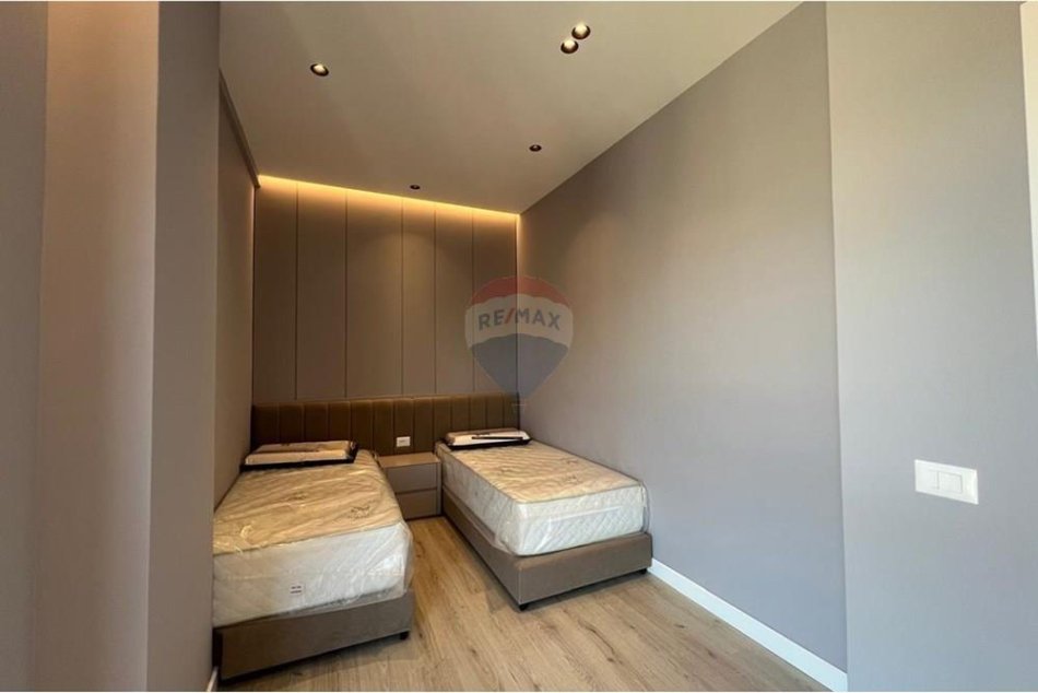 Tirane, jepet me qera apartament 2+1 Kati 4, 127 m² 1.000 € (Rruga Tefta Tashko)