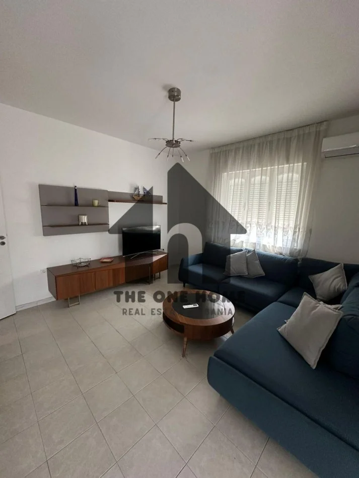 Tirane, jepet me qera apartament 2+1+Ballkon Kati 3, 110 m² 600 € (Pazari Ri)