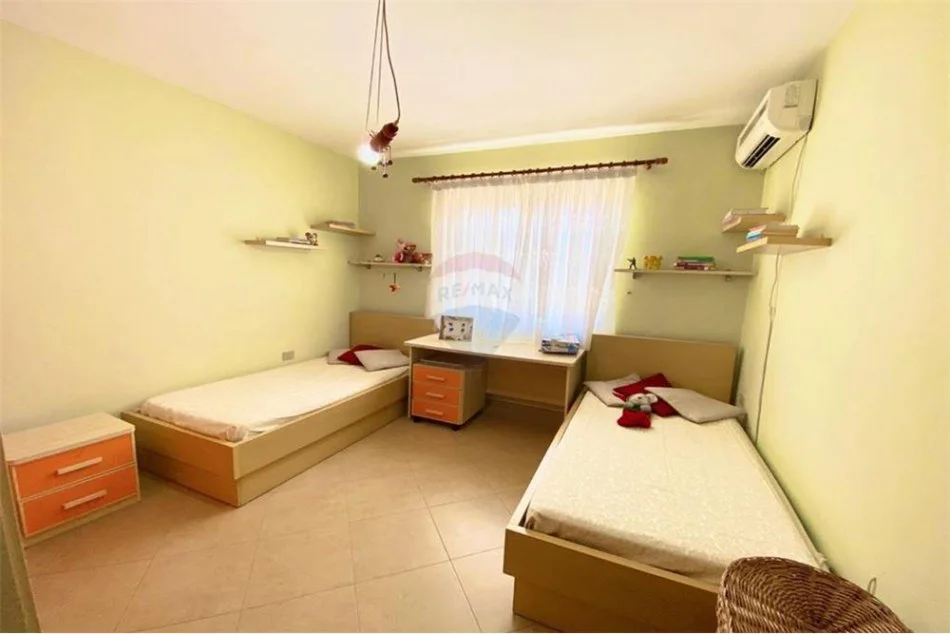 Tirane, jepet me qera apartament 2+1+Ballkon Kati 6, 87 m² 650 € (Ymer Kurti, shkolla Petro Nini Luarasi)