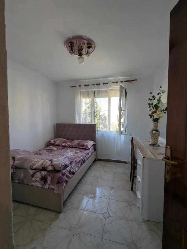 Tirane, jepet me qera apartament 2+1+Ballkon Kati 3, 117 m² 650 € (Mine Peza)