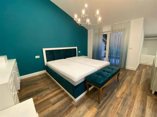 Tirane, jepet me qera 3+1+A+BLK Kati 3, 200 m² 1.500 Euro