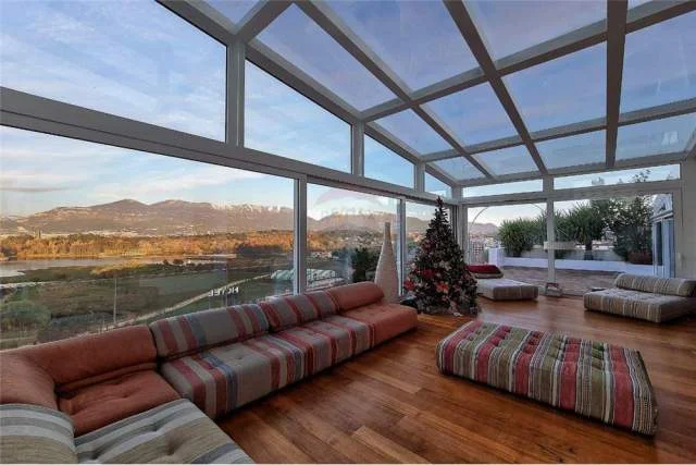 Tirane, jepet me qera Penthouse 4+1 Kati 6, 315 m² 750.000 Euro (Liqeni i Thate)