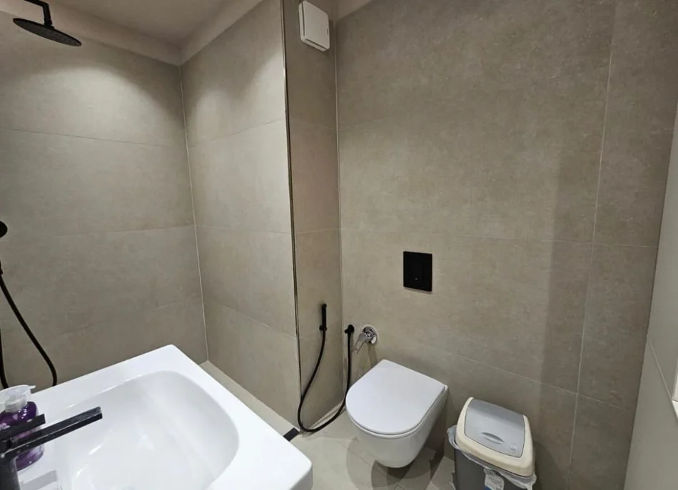 Jepet me Qera: Penthouse📍Rr. Kosovareve - Liqeni (Uni Barleti) 2+1+2Ballkone & Tarrace e Shfrytezueshme | 1,500€/muaj