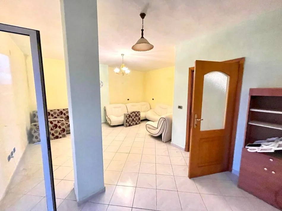 SHITET PENTHOUSE : 3+1+ verandë 305m2 Total  ( Me SUPER PAMJE ) ( 📍Në durrës tek shkëmbi i kavajës ngjit me Florida)  Plazh Iliria