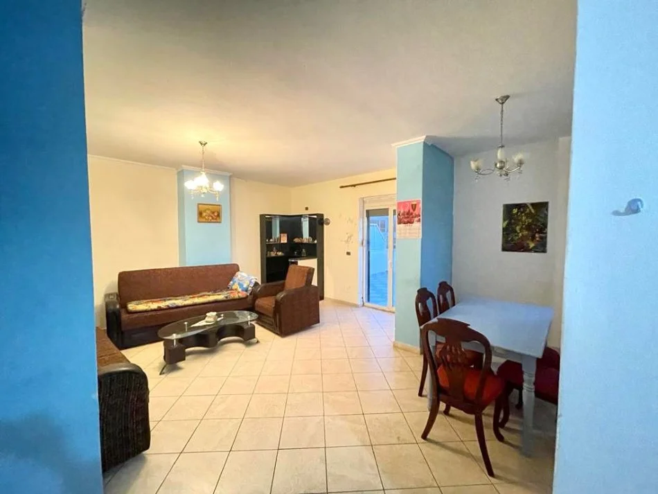 SHITET PENTHOUSE : 3+1+ verandë 305m2 Total  ( Me SUPER PAMJE ) ( 📍Në durrës tek shkëmbi i kavajës ngjit me Florida)  Plazh Iliria