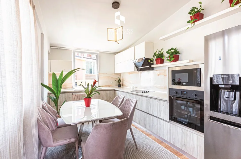 Shitet:✨️ Penthouse (Perfekt) ( Pamje Ballore - 📍Liqeni i Thatë)  (3+1kuzhinë Veç / 4+1 ) - 100% I Investuar me Cilëai Premium , Dhe Çmim Okazion për Tregun!