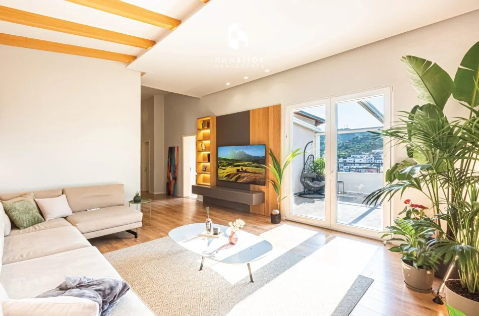 Shitet:✨️ Penthouse (Perfekt) ( Pamje Ballore - 📍Liqeni i Thatë)  (3+1kuzhinë Veç / 4+1 ) - 100% I Investuar me Cilëai Premium , Dhe Çmim Okazion për Tregun!