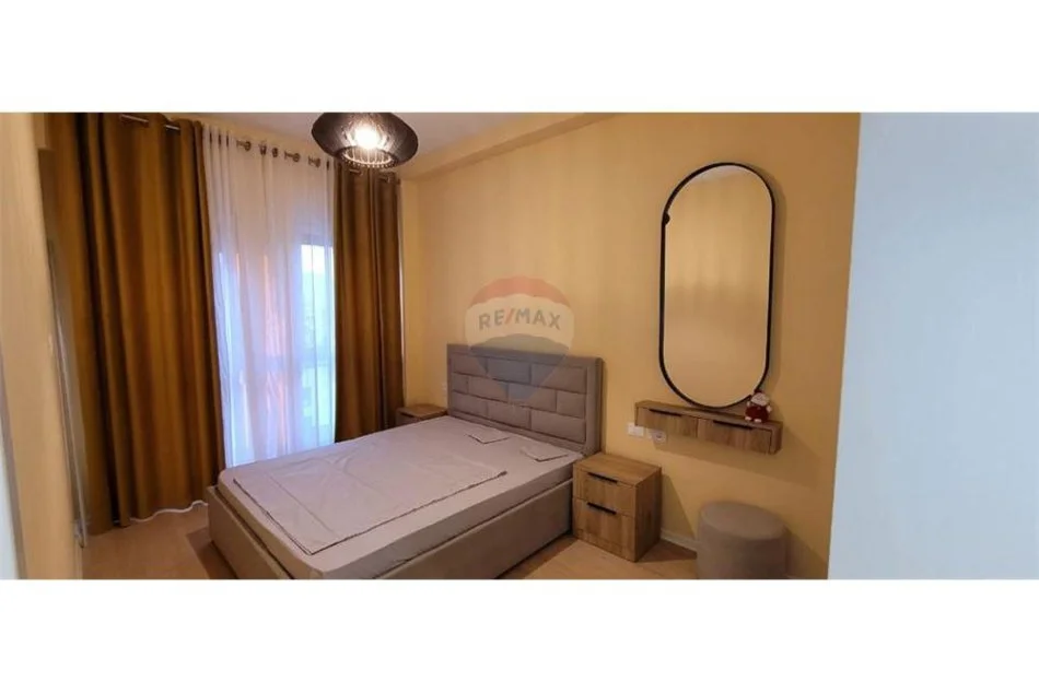 Tirane, jepet me qera apartament 1+1+Ballkon Kati 8, 64 m² 550 € 