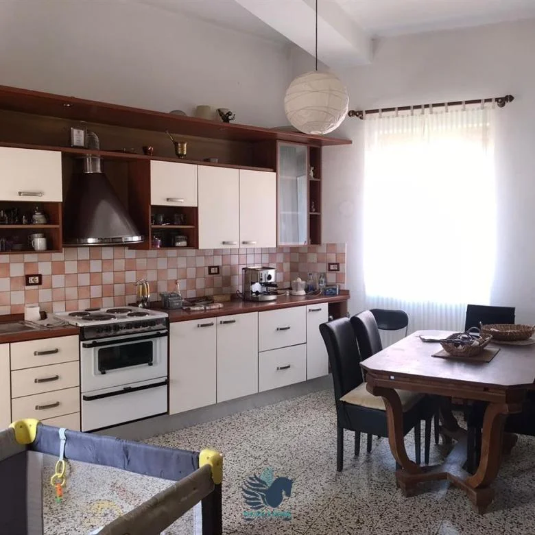 Tirane, jepet me qera apartament 3+1+Ballkon Kati 3, 154 m² 800 € (Rruga e Dibres)