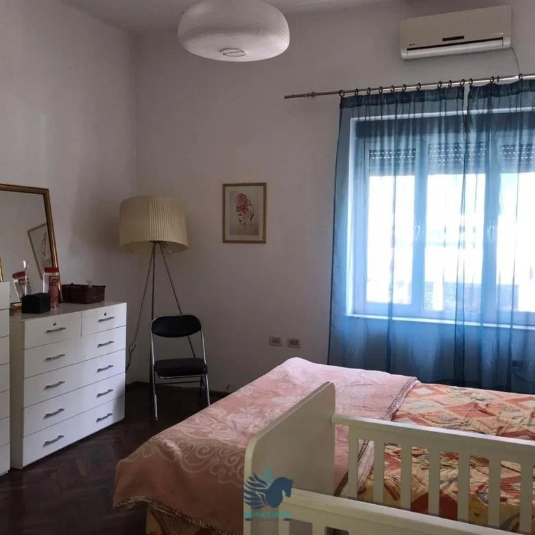 Tirane, jepet me qera apartament 3+1+Ballkon Kati 3, 154 m² 800 € (Rruga e Dibres)