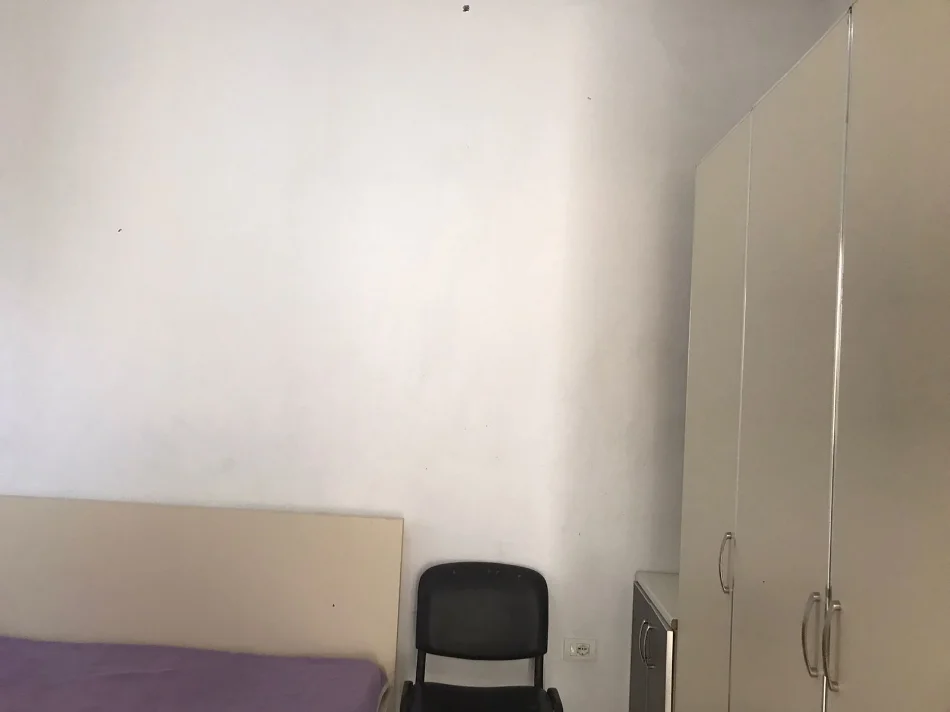 Tirane, jepet me qera apartament 1+1+Ballkon Kati 0, 52 m² 300 € (ne rrugen Pandi Stillu Tirane)