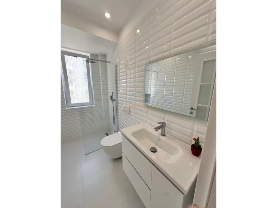 Tirane, jepet me qera apartament 2+1 Kati 3, 80 m² 850 € (GJIMNAZI PETRO NINI LUARASI)