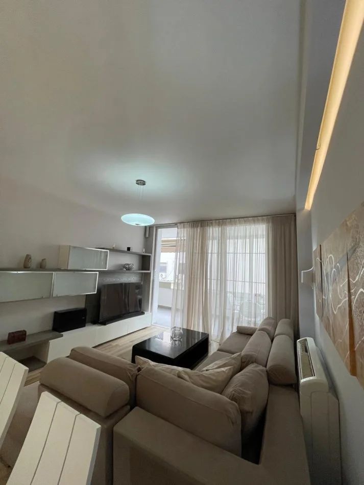 Tirane, jepet me qera apartament 2+1+Ballkon Kati 2, 110 m² 1.000 € (Mine Peza)