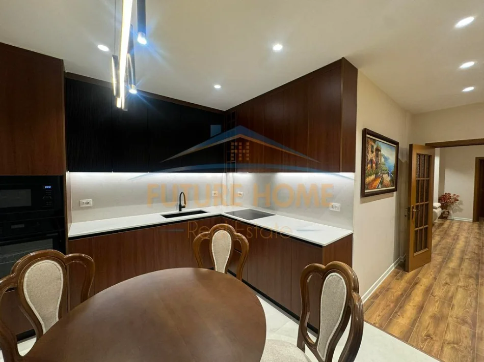 Tirane, shitet apartament 2+1+2 Kati 4, 102 m² 250.000 € (RRUGA MINE PEZA)