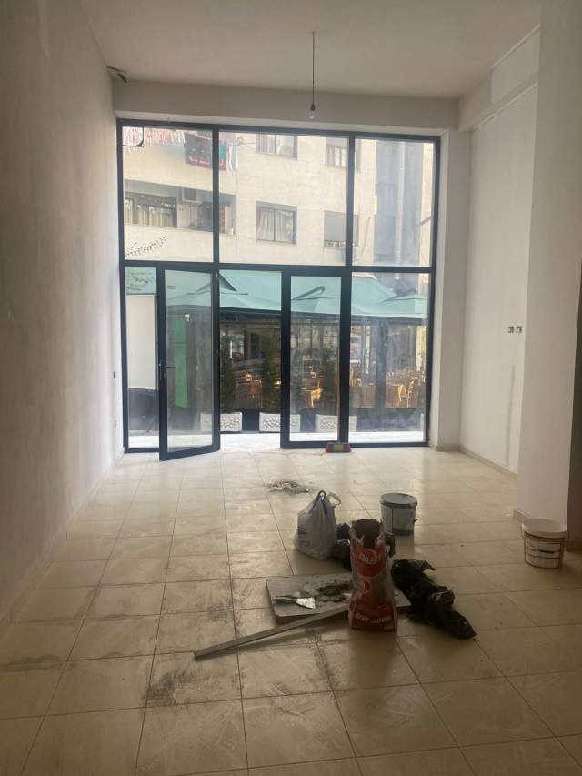 Tirane, jepet me qera dyqan Kati 0, 52 m² 35.000 Leke (Rruga Teodor Keko)
