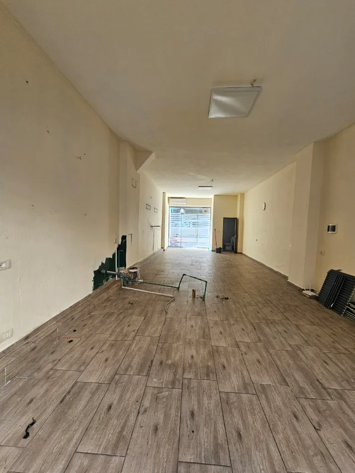 Tirane, shitet ambjent biznesi Kati 0, 50 m² 187.000 € (pallati me shigjeta)