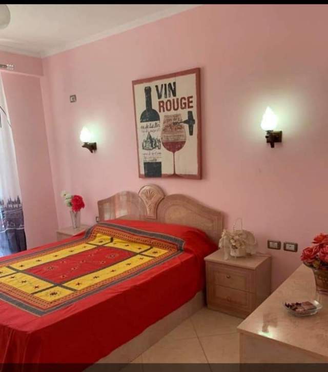 Vlore, jepet me qera apartament 1+1+BLK Kati 2, 70 m² 200 Euro (Lungomare)