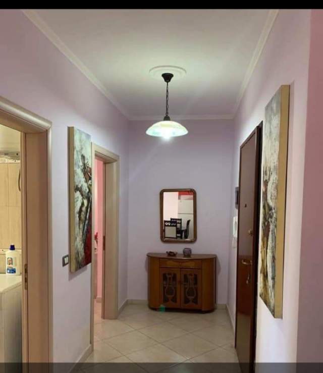 Vlore, jepet me qera apartament 1+1+BLK Kati 2, 70 m² 200 Euro (Lungomare)