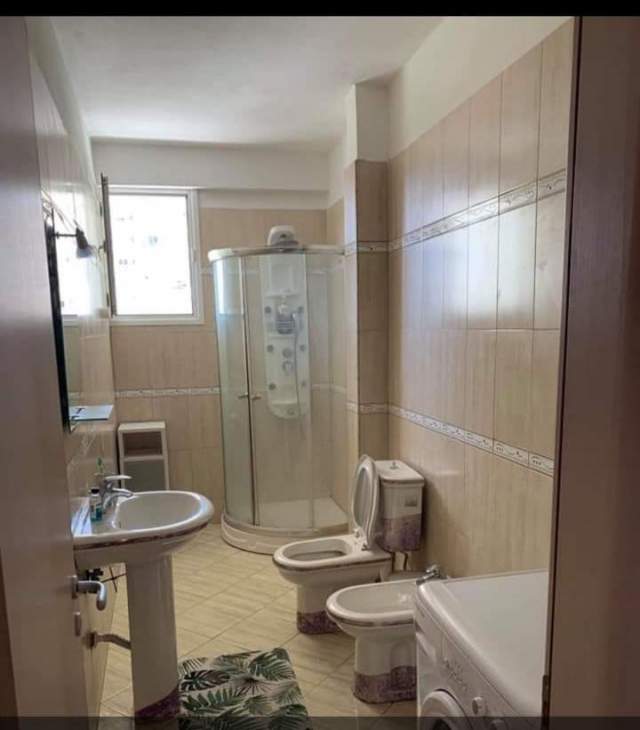 Vlore, jepet me qera apartament 1+1+BLK Kati 2, 70 m² 200 Euro (Lungomare)