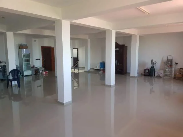 Durres, jepet me qera ambjent biznesi Kati 0, 400 m² 1.200 Euro (Rruga Aleksander Goga)