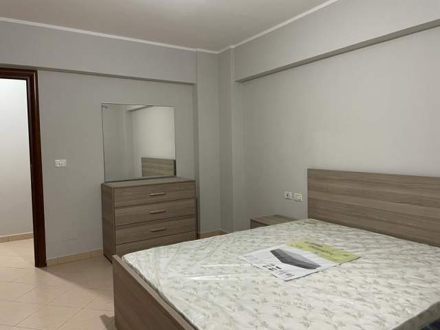 Tirane, jepet me qera apartament 2+1+BLK Kati 2, 105 m² 350 Euro (Kompleksi Malajzian, Casa Italia)