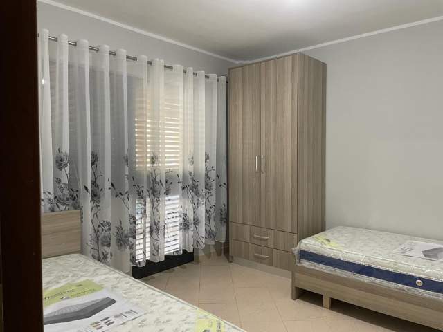 Tirane, jepet me qera apartament 2+1+BLK Kati 2, 105 m² 350 Euro (Kompleksi Malajzian, Casa Italia)