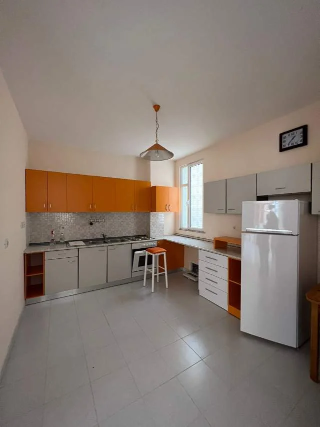 Vlore, jepet me qera 5+1+A+BLK Kati 9,