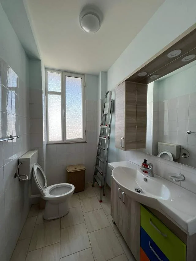 Vlore, jepet me qera 5+1+A+BLK Kati 9,