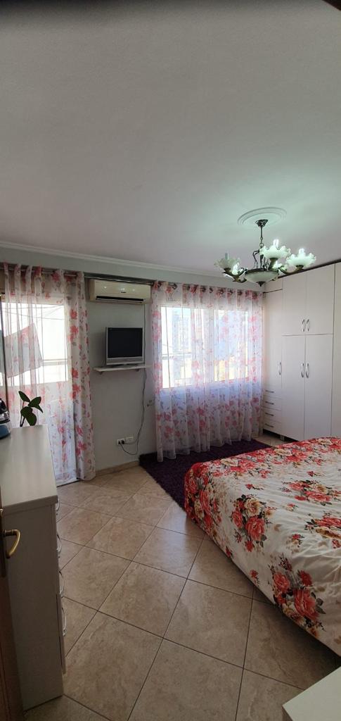 Tirane, jepet me qera apartament 2+1+A+BLK Kati 4, 101 m² 30.000 Leke (restorant durrsi)