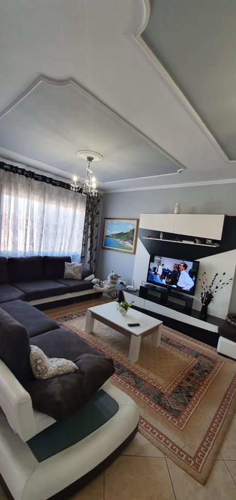Tirane, jepet me qera apartament 2+1+A+BLK Kati 4, 101 m² 30.000 Leke (restorant durrsi)