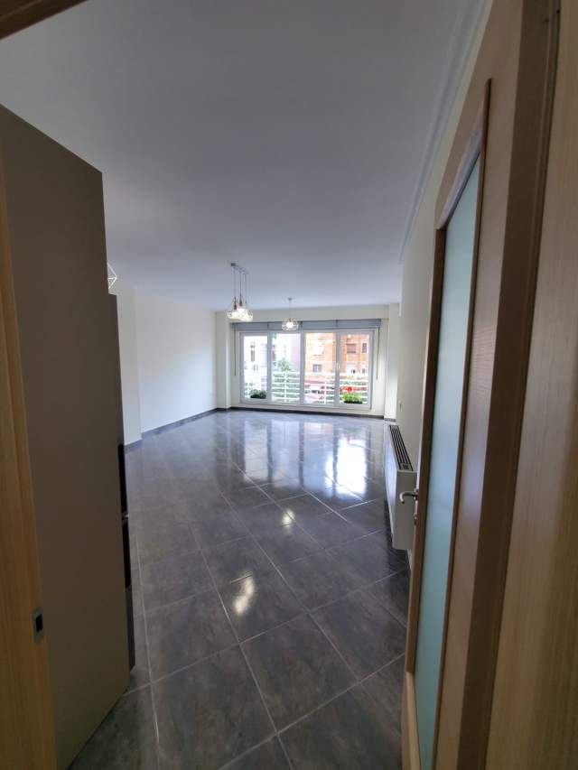 Tirane, jepet me qera apartament 2+1+BLK Kati 2, 110 m² 600 Euro (Pazari i ri)