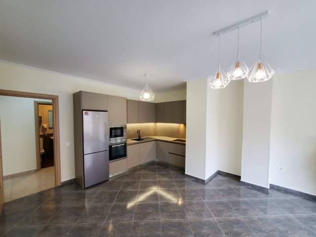 Tirane, jepet me qera apartament 2+1+BLK Kati 2, 110 m² 600 Euro (Pazari i ri)
