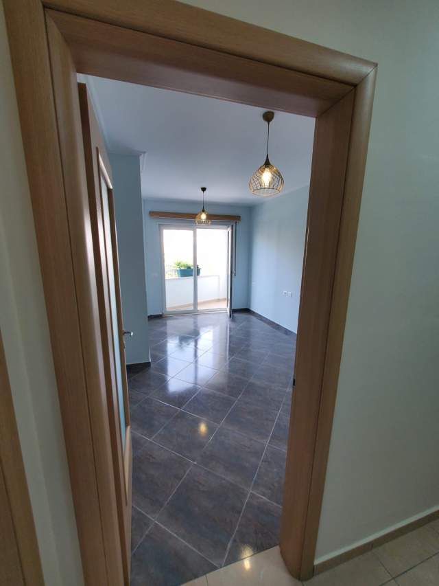 Tirane, jepet me qera apartament 2+1+BLK Kati 2, 110 m² 600 Euro (Pazari i ri)