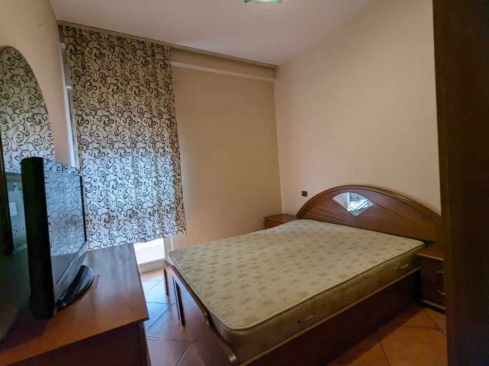 Tirane, shitet apartament 1+1+Aneks+Ballkon Kati 4, (RRuga Dob Bosko)