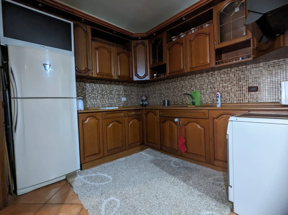 Tirane, shitet apartament 1+1+Aneks+Ballkon Kati 4, (RRuga Dob Bosko)