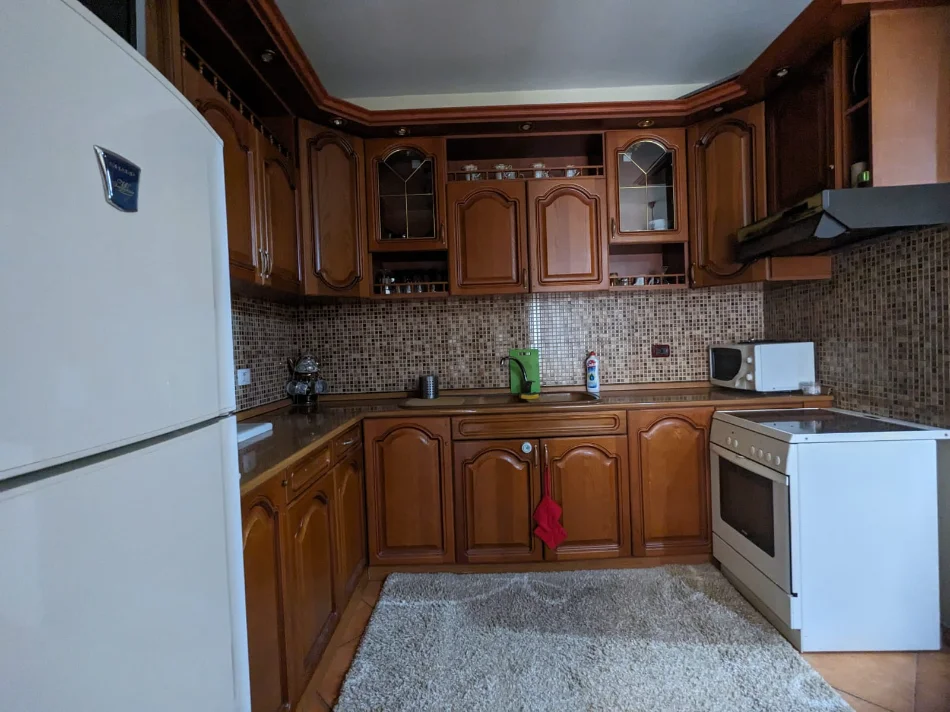 Tirane, shitet apartament 1+1+Aneks+Ballkon Kati 4, (RRuga Dob Bosko)