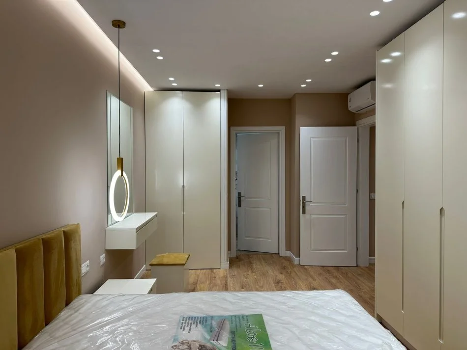 Tirane, jepet me qera apartament 2+1+Ballkon Kati 4, 92 m² 1.200 € (Parku Olimpik)