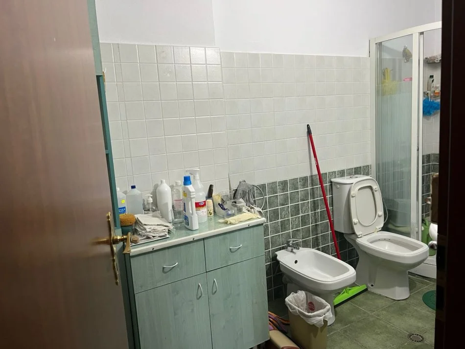 Tirane, jepet me qera apartament 1+1 Kati 5, 88 m² 400 € (Bardhyl)