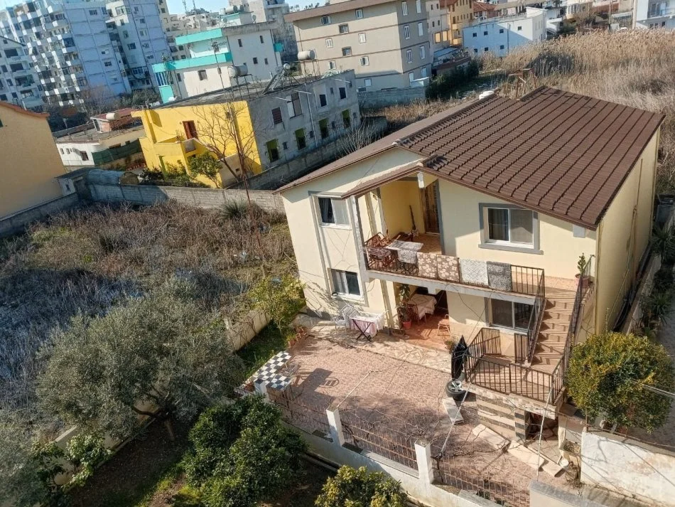 🏡 Shitet Vilë 2-Katëshe | Iliria – Plazh Durrës | Ideale për Banimi & Investim , 263 m² 250.000 Euro