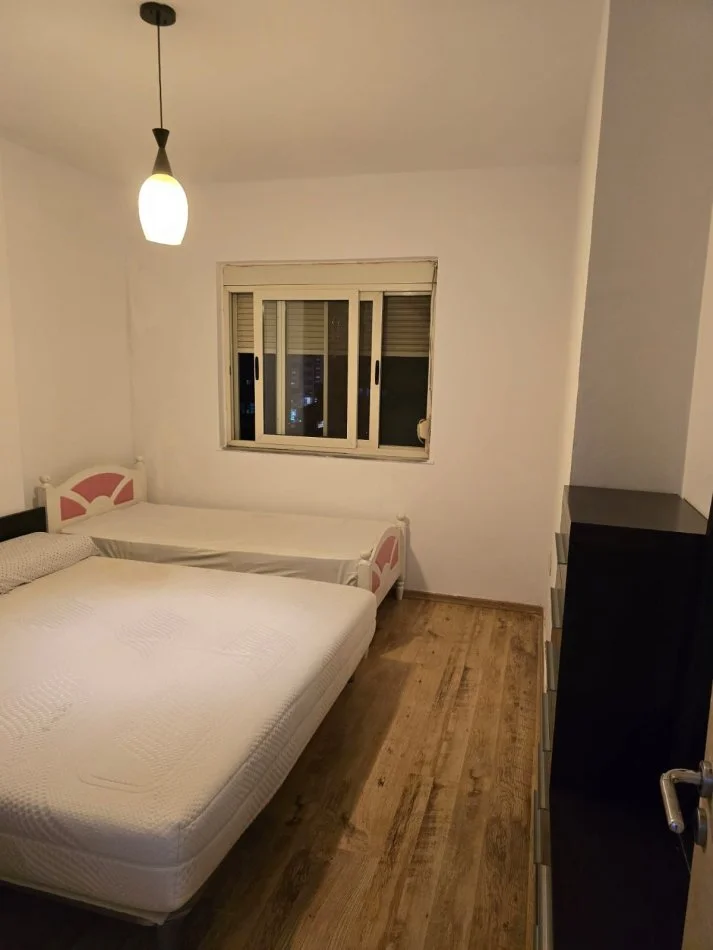 Tirane, shitet apartament 1+1+Ballkon Kati 5, 73 m² 98.000 € (Bulevardi migjeni Astir)