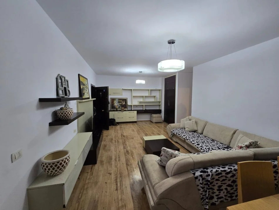 Tirane, shitet apartament 1+1+Ballkon , 72 m² 98.000 € (Bulevardi Migjeni)