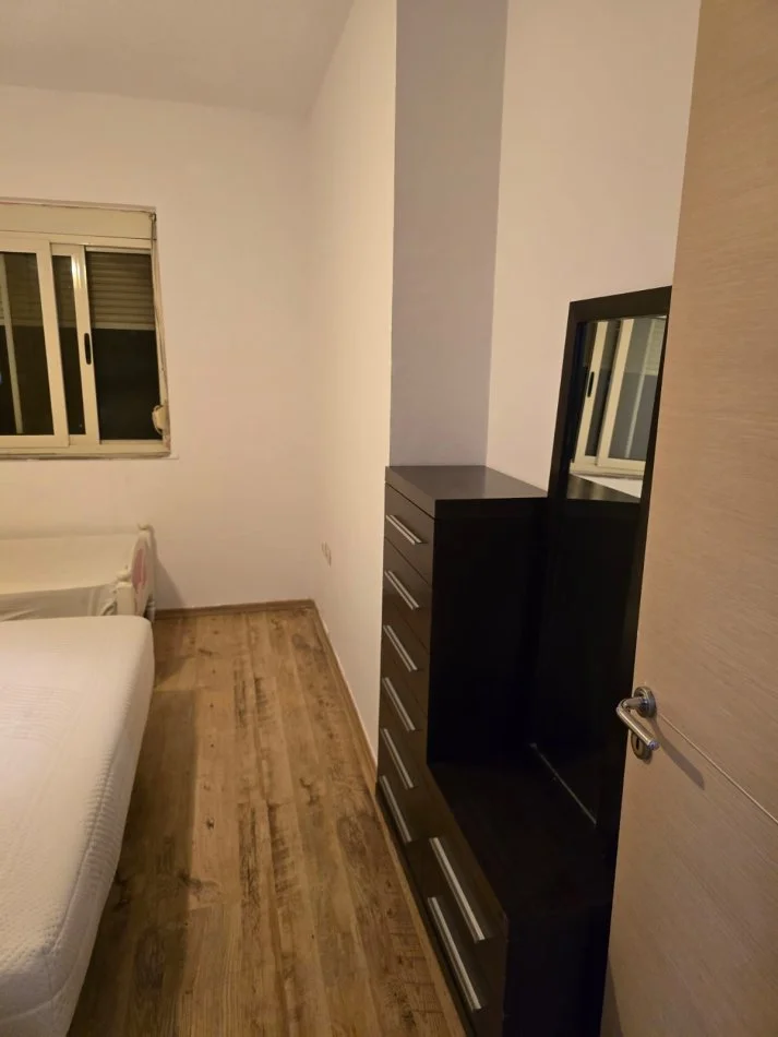 Tirane, shitet apartament 1+1+Ballkon , 72 m² 98.000 € (Bulevardi Migjeni)