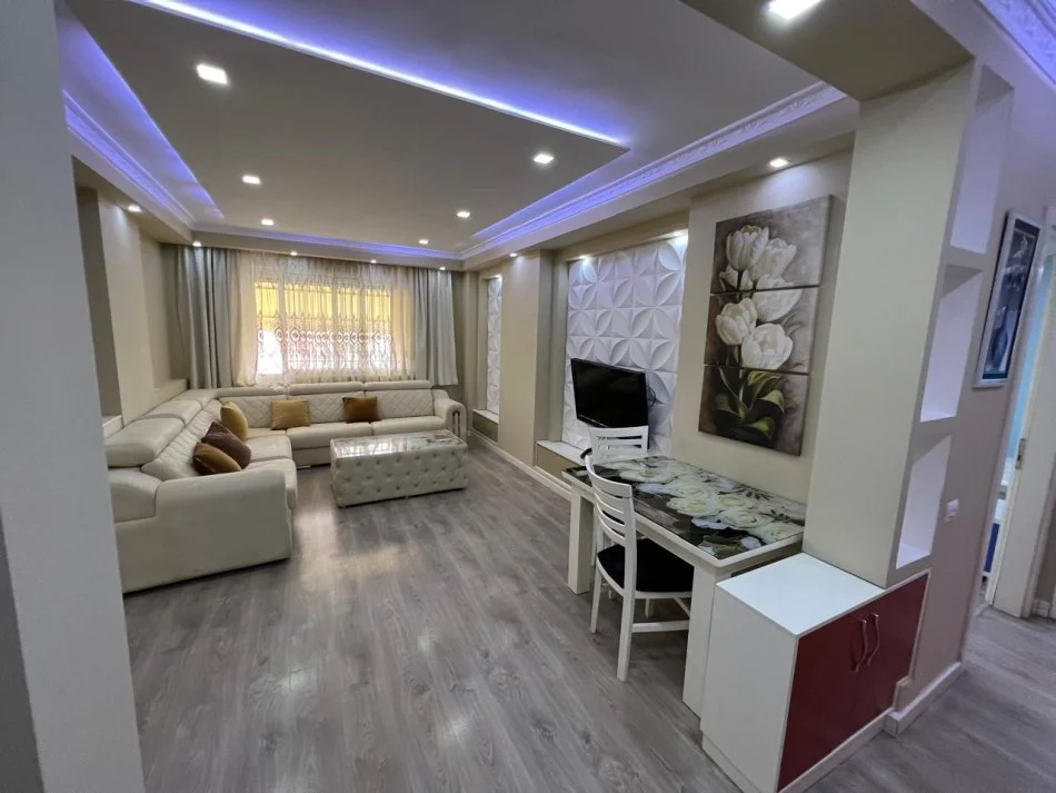 Tirane, jepet me qera apartament 2+1 Kati 2, 100 m² 700 € (Myslym Shyri)