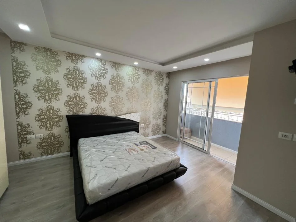 Tirane, jepet me qera apartament 2+1 Kati 2, 100 m² 700 € (Myslym Shyri)