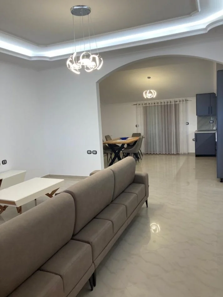 Tirane, jepet me qera apartament 2+1 Kati 3, 120 m² 500 € (Rruga Alush Taka)
