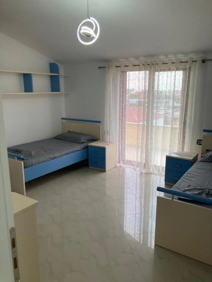 Tirane, jepet me qera apartament 2+1 Kati 3, 120 m² 500 € (Rruga Alush Taka)