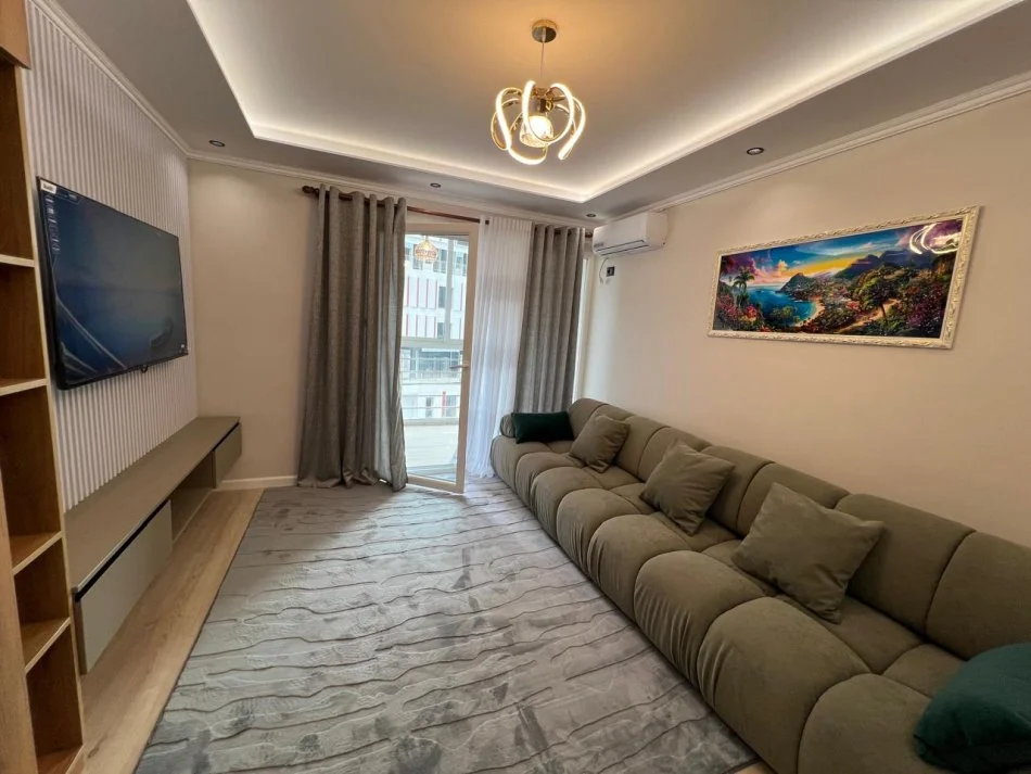Tirane, jepet me qera apartament 1+1+Ballkon , 80 m² 600 € (Tek Zogu i Zi perballe karburant Gazheli)