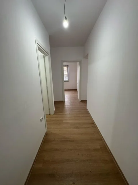 Tirane, jepet me qera apartament 2+1 Kati 6, 90 m² 500 € (Rruga Benjamin Kruta)